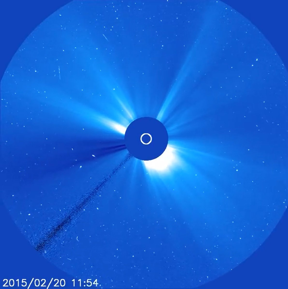 Amazing Comet Soho 2875 Survives Close Encounter With the Sun